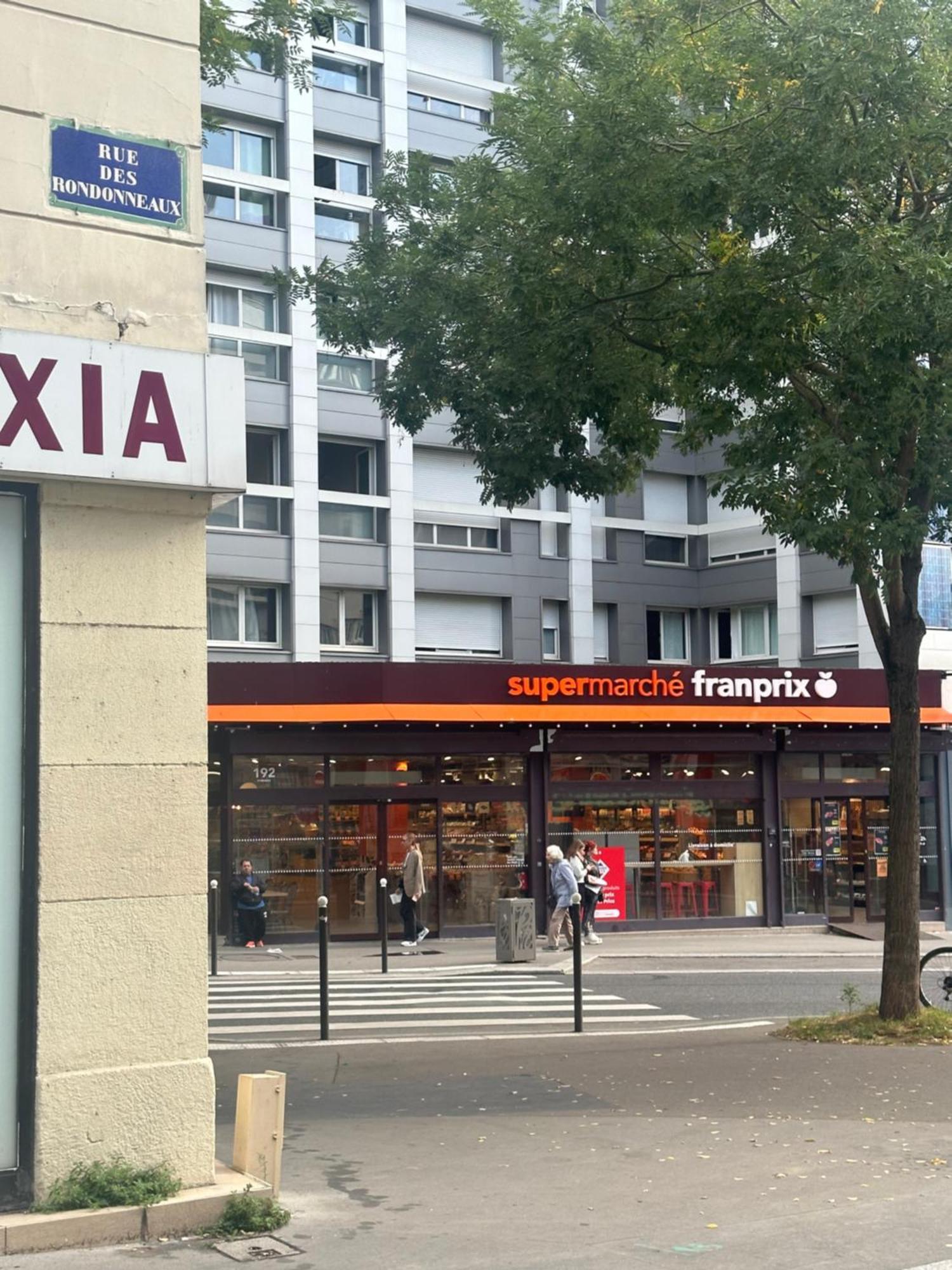 Апартаменты Metro Gambetta Париж Экстерьер фото